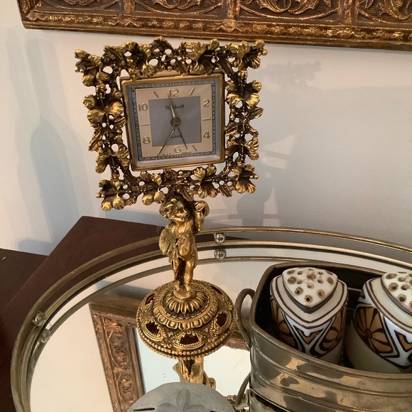Stylebuilt Ornate Cherub Pedestal Vintage Alarm Clock - Picture 3 of 7